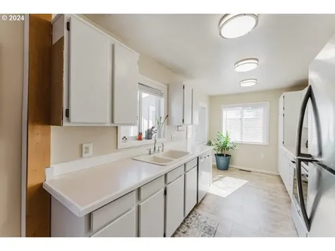 433 W Berdine Street Roseburg OR 97471