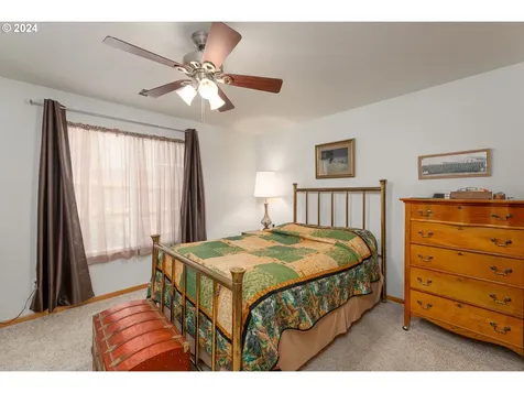 400 Sunnyside Drive Winston OR 97496