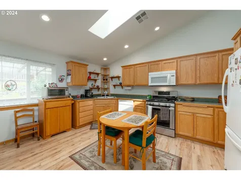 400 Sunnyside Drive Winston OR 97496