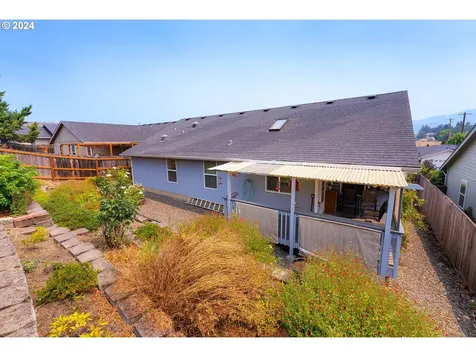 400 Sunnyside Drive Winston OR 97496