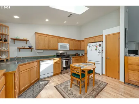 400 Sunnyside Drive Winston OR 97496