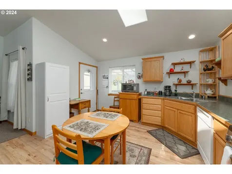 400 Sunnyside Drive Winston OR 97496