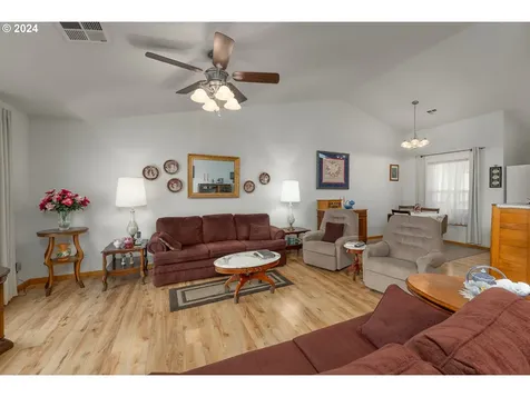 400 Sunnyside Drive Winston OR 97496