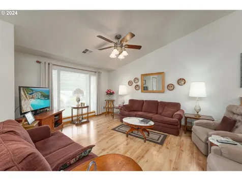 400 Sunnyside Drive Winston OR 97496