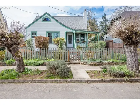 331 N 10th Street Cottage Grove OR 97424