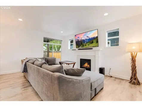 6025 Se Duke Street Portland OR 97206