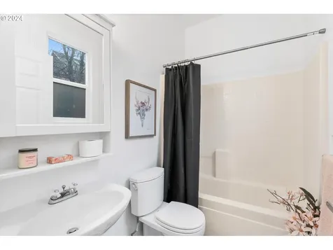 1927 NW 25th Avenue Portland OR 97210