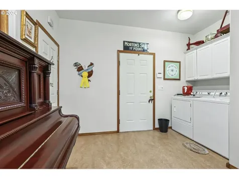 24277 S Schuebel School Road Beavercreek OR 97004