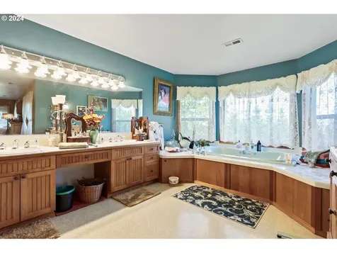 24277 S Schuebel School Road Beavercreek OR 97004