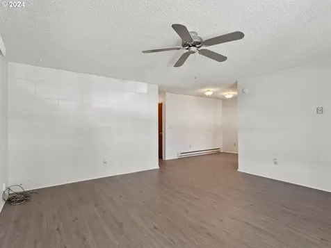 1211 S 7th Avenue Kelso WA 98626