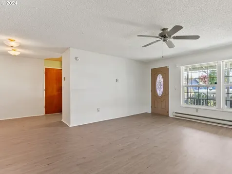 1211 S 7th Avenue Kelso WA 98626
