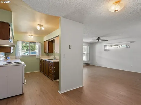 1211 S 7th Avenue Kelso WA 98626