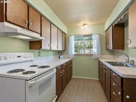 1211 S 7th Avenue Kelso WA 98626