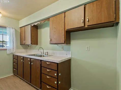1211 S 7th Avenue Kelso WA 98626