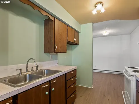 1211 S 7th Avenue Kelso WA 98626