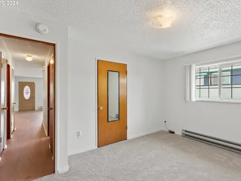 1211 S 7th Avenue Kelso WA 98626