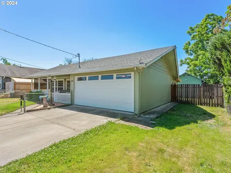 1211 S 7th Avenue Kelso WA 98626