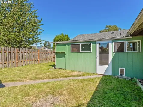 1211 S 7th Avenue Kelso WA 98626