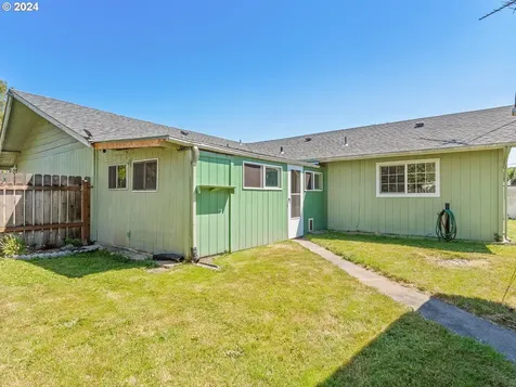 1211 S 7th Avenue Kelso WA 98626