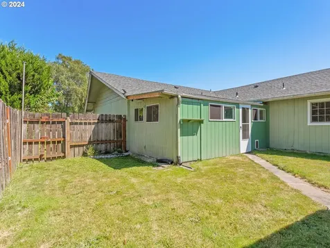 1211 S 7th Avenue Kelso WA 98626