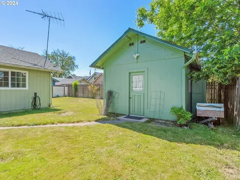 1211 S 7th Avenue Kelso WA 98626