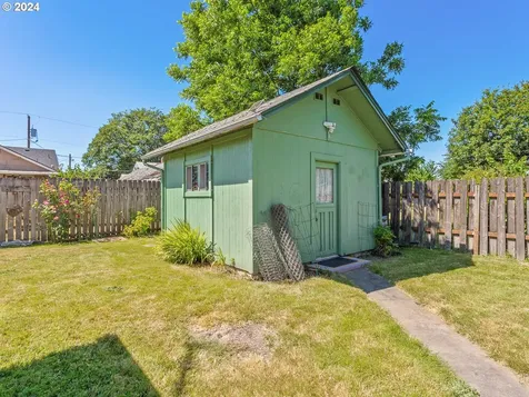 1211 S 7th Avenue Kelso WA 98626
