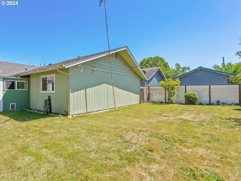 1211 S 7th Avenue Kelso WA 98626