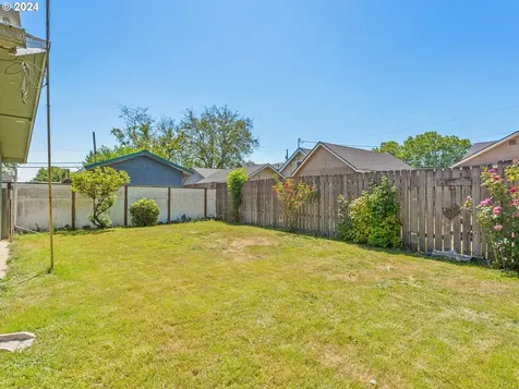 1211 S 7th Avenue Kelso WA 98626