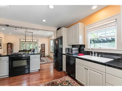 4226 Se Ash Street Portland OR 97215