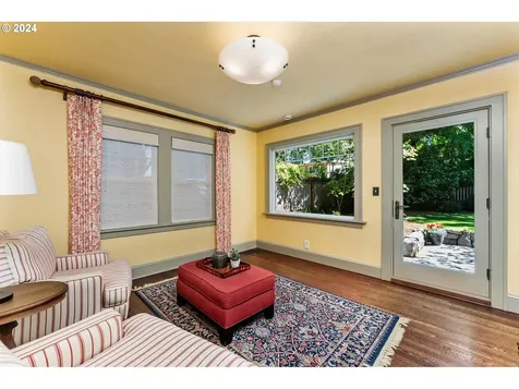 4226 Se Ash Street Portland OR 97215