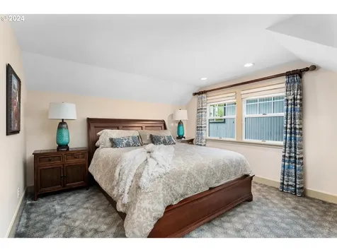 4226 Se Ash Street Portland OR 97215