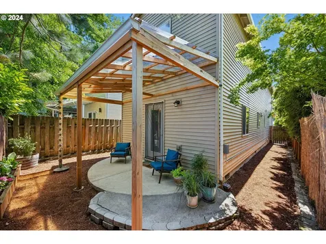 8121 Se Madison Street Portland OR 97215