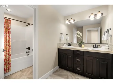 1742 Ne Stile Drive Hillsboro OR 97124