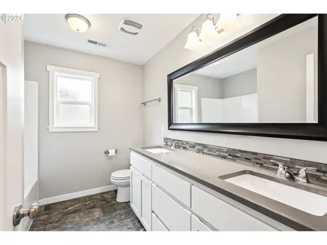 492 SE Gleneden Place Bend OR 97702