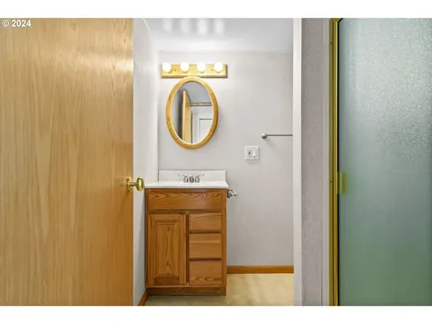 77958 S 6th Street Cottage Grove OR 97424