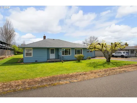 635 NE Madison Avenue Roseburg OR 97470