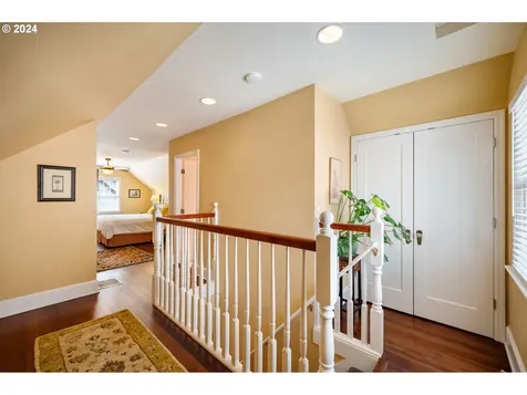 1933 Ne 61st Avenue Portland OR 97213