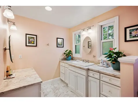 1933 Ne 61st Avenue Portland OR 97213