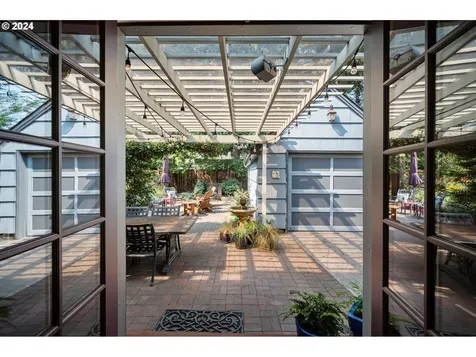 1933 Ne 61st Avenue Portland OR 97213