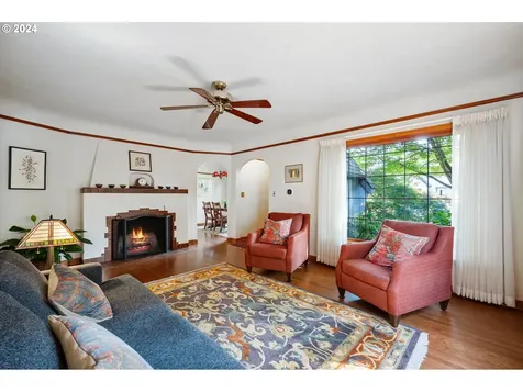 1933 Ne 61st Avenue Portland OR 97213