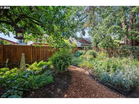 1933 Ne 61st Avenue Portland OR 97213