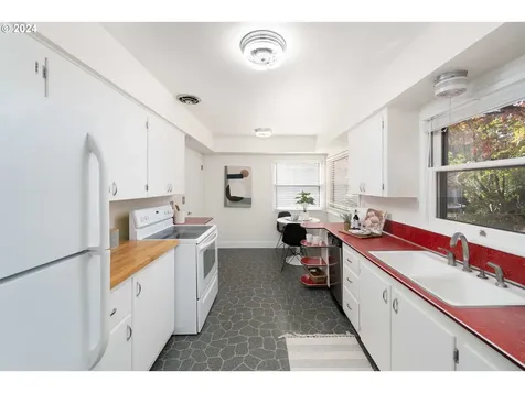 5915 N Campbell Avenue Portland OR 97217