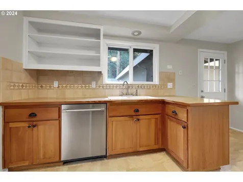4665 Manzanita Street Eugene OR 97405