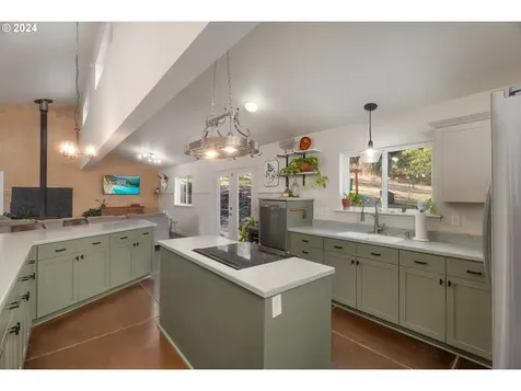 892 Mulberry Lane Roseburg OR 97471