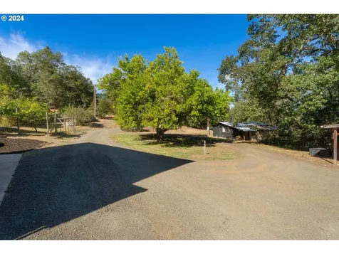 892 Mulberry Lane Roseburg OR 97471