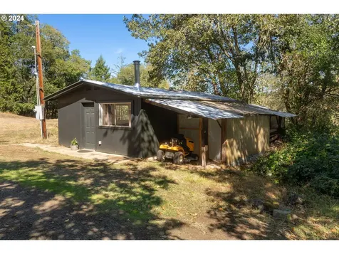 892 Mulberry Lane Roseburg OR 97471