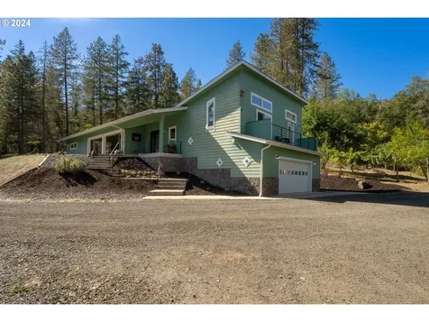 892 Mulberry Lane Roseburg OR 97471