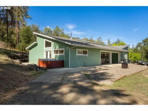 892 Mulberry Lane Roseburg OR 97471