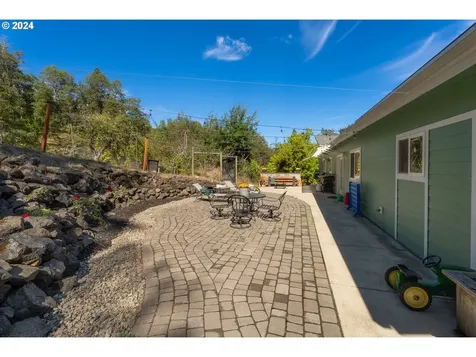 892 Mulberry Lane Roseburg OR 97471