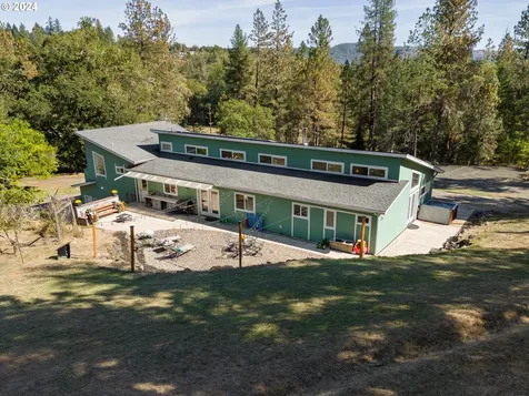 892 Mulberry Lane Roseburg OR 97471